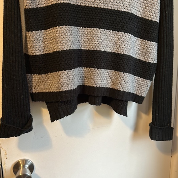 U2B- Knit long sleeve cuffed sweater with grey stripes. Slight crop EUC - Picture 4 of 7
